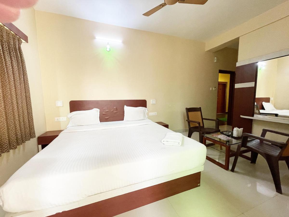 Hotel Golden Wave Puri Exterior photo