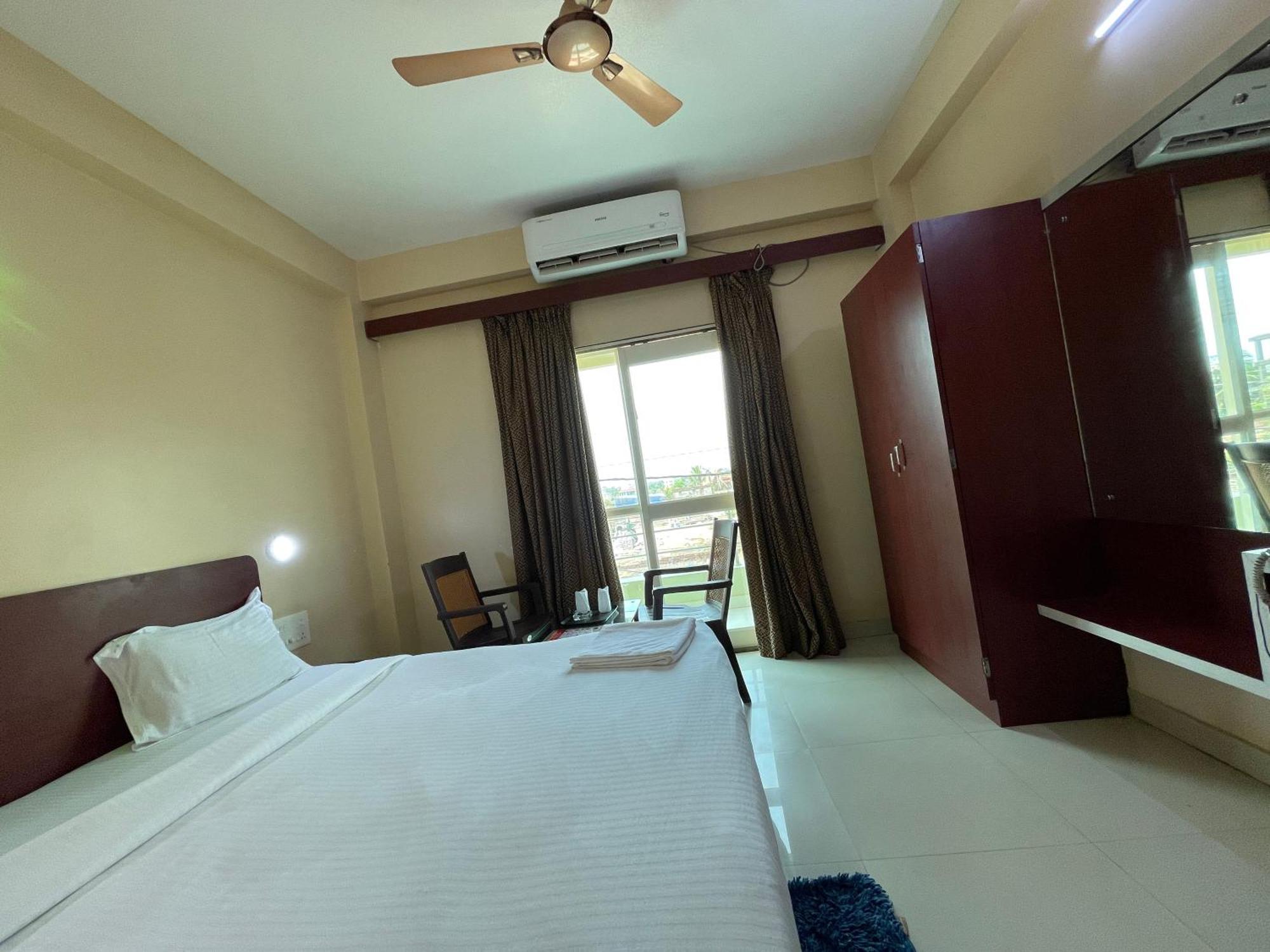 Hotel Golden Wave Puri Exterior photo