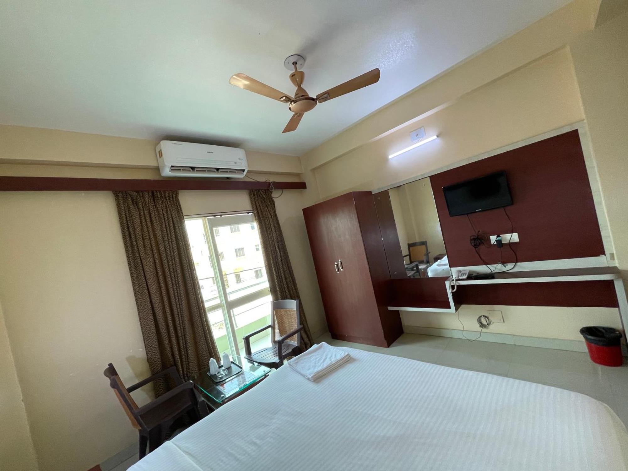 Hotel Golden Wave Puri Exterior photo