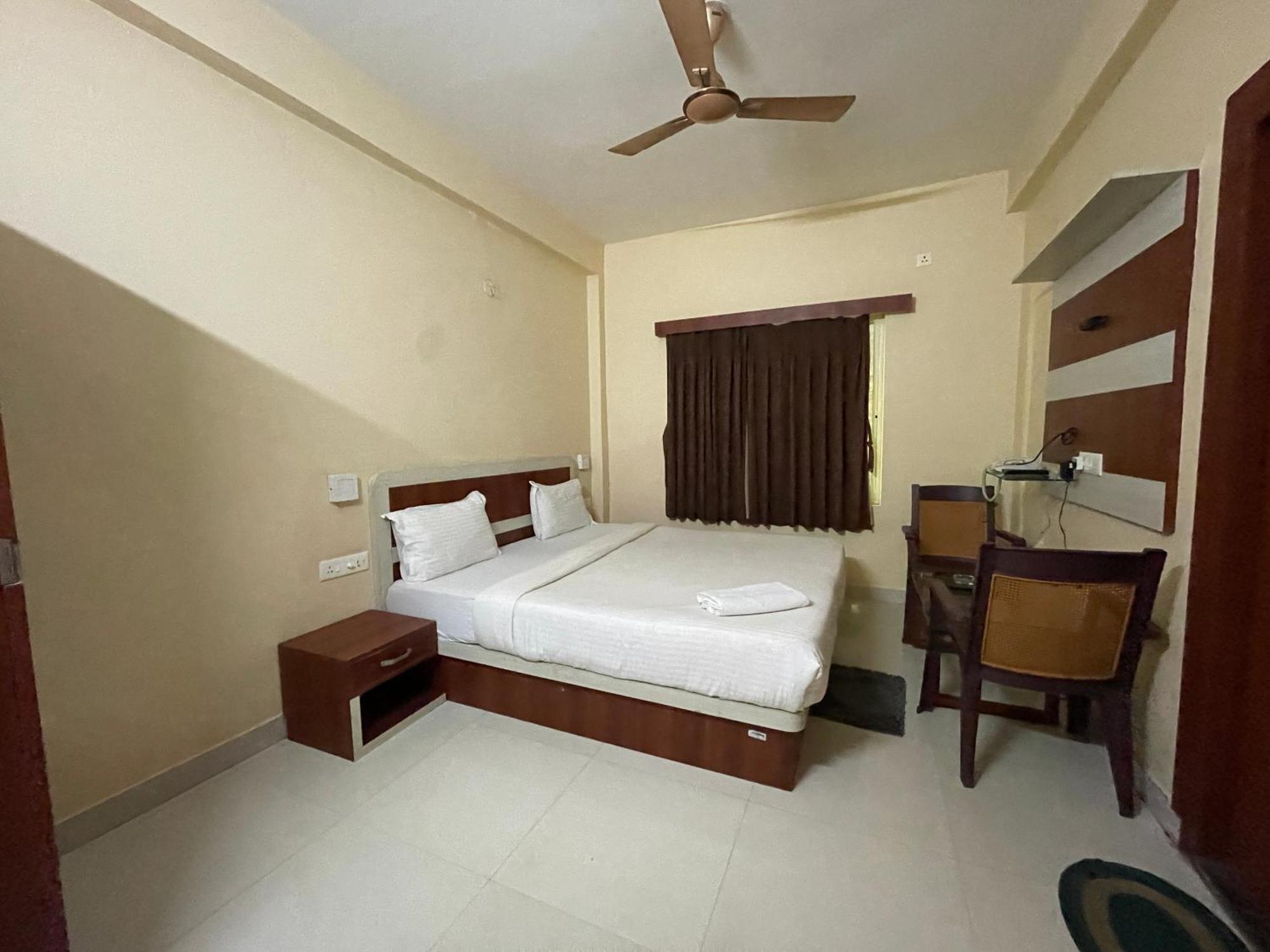 Hotel Golden Wave Puri Exterior photo